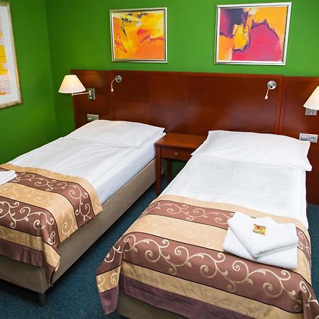 Hotel Rieger Garni Йичин Экстерьер фото