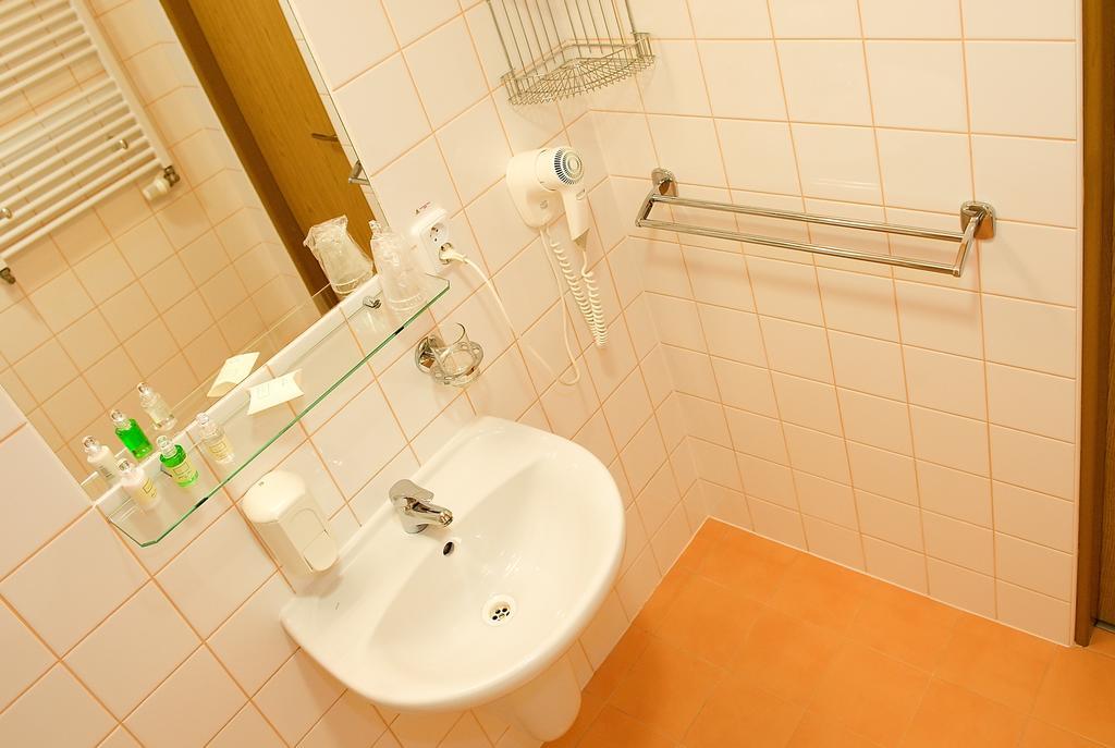 Hotel Rieger Garni Йичин Номер фото
