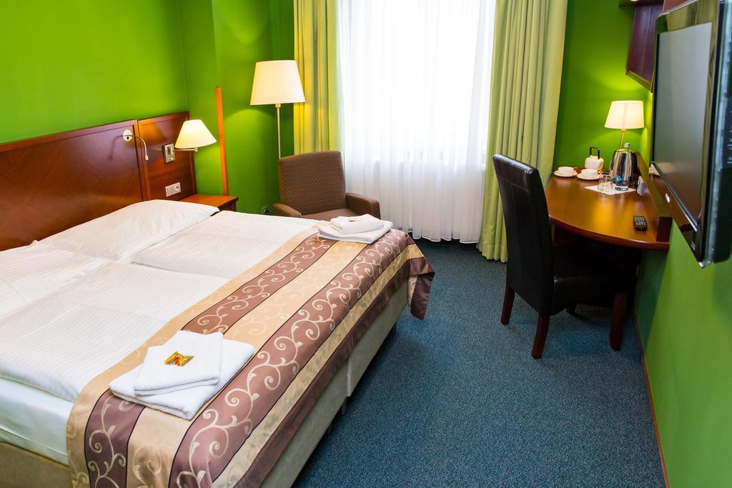 Hotel Rieger Garni Йичин Экстерьер фото
